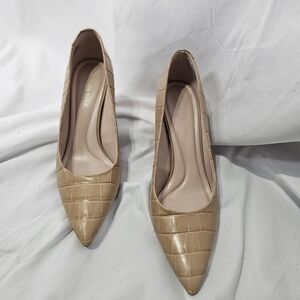 Preston & York Tan Payton style pointed 9.5M heels